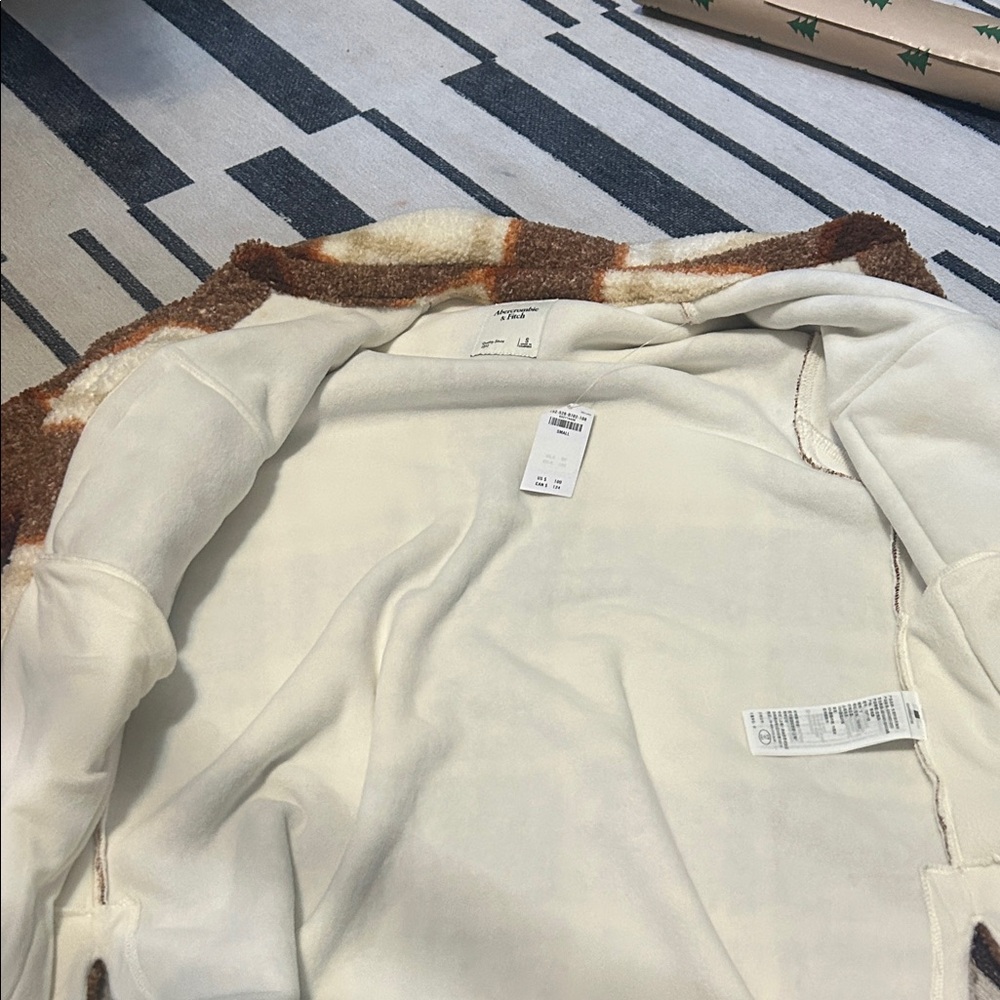 Abercrombie & Fitch Brown and Cream Plaid Teddy Jacket - Picture 4 of 4